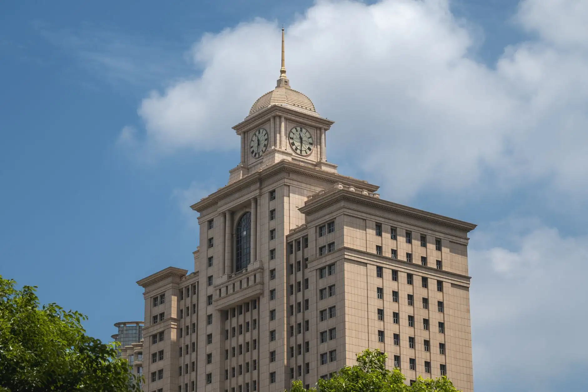 长三角市政工程照明器材选型要点与节能方案分析