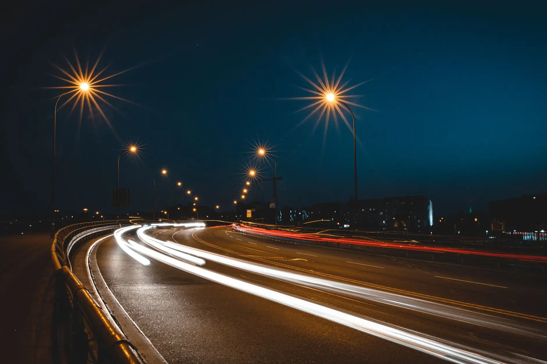 瑞旺照明LED路灯与钠灯在市政工程中的综合性能对比正文配图 1