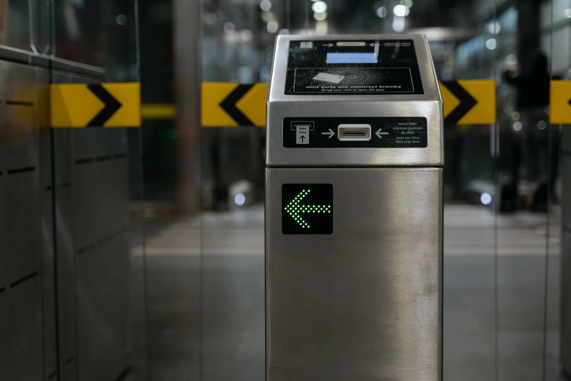 市政工程LED路灯与钠灯照明器材效率对比分析