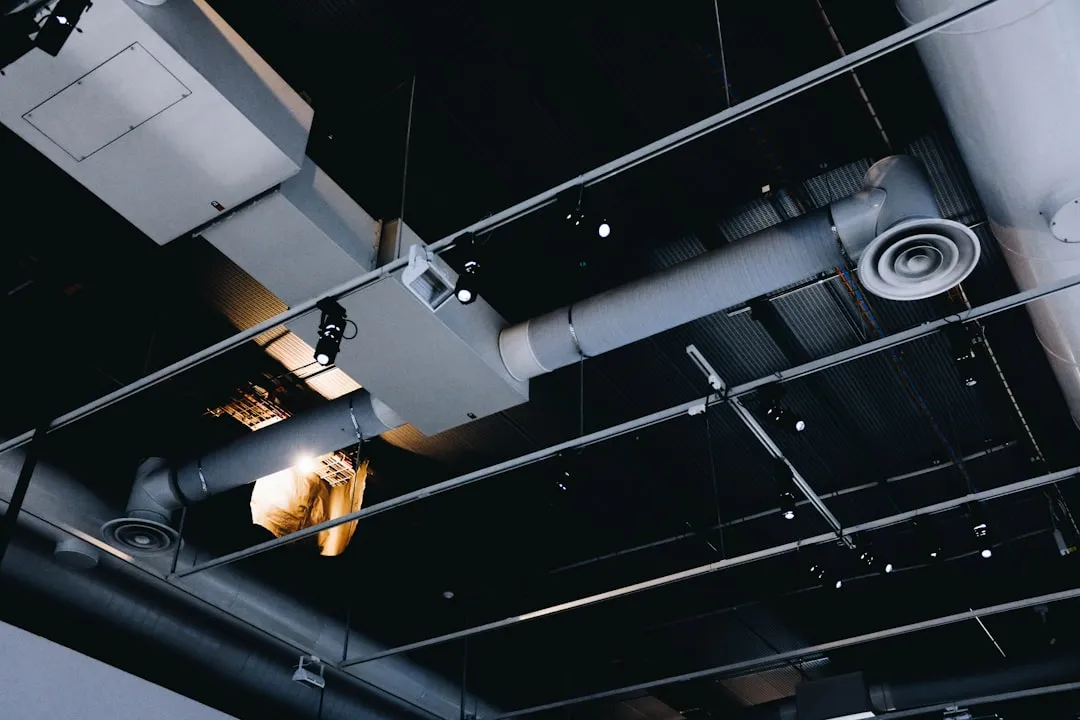 高邮道路照明灯具制造技术解析：灯杆与照明器材的防腐工艺进展