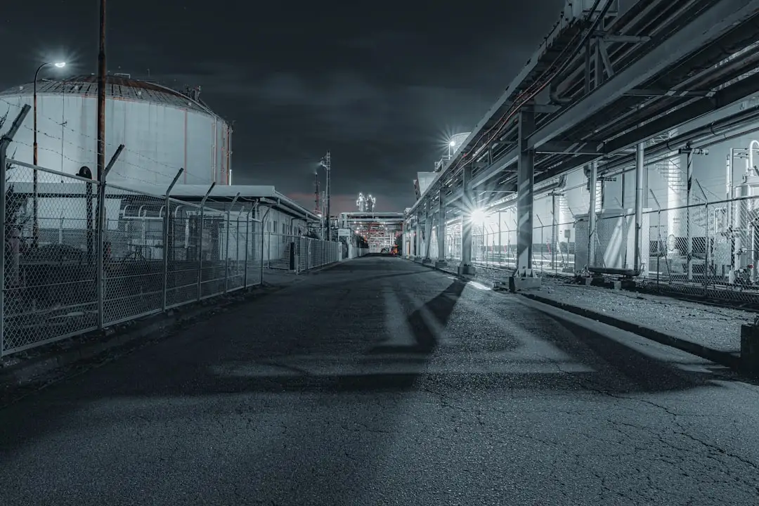 高邮瑞旺照明道路灯杆的材质与工艺技术解析